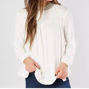 NWT Gimmicks by BKE Ivory Beaded Neck Blouse SMALL